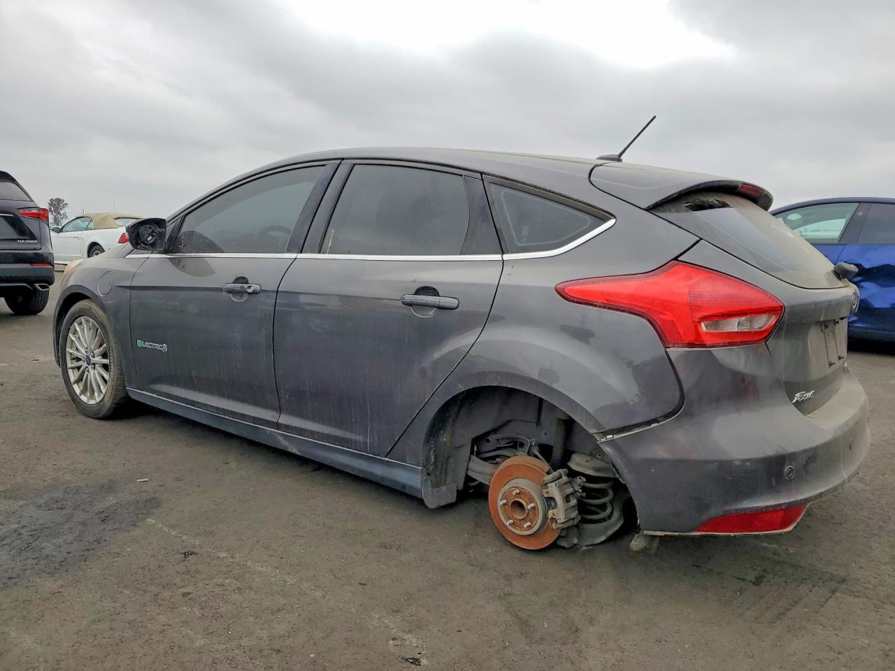 2015 Ford Focus Bev - Фото 2