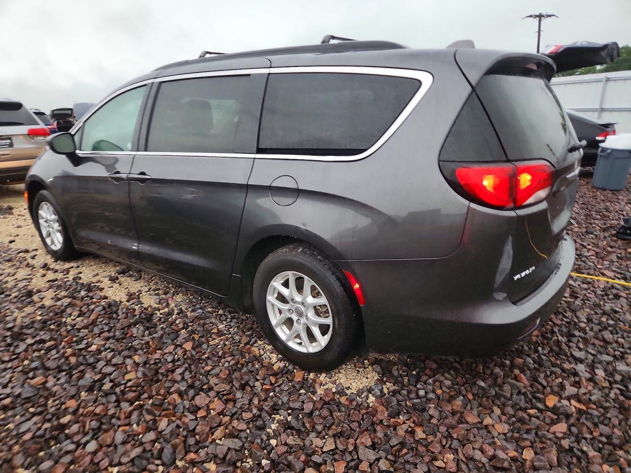 2020 Chrysler Voyager Lxi - Фото 2