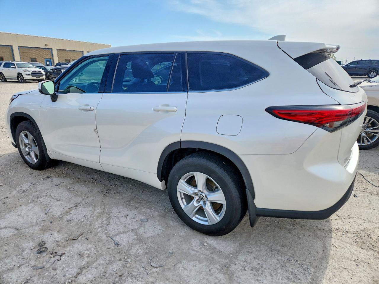 2021 Toyota Highlander Le - Фото 2