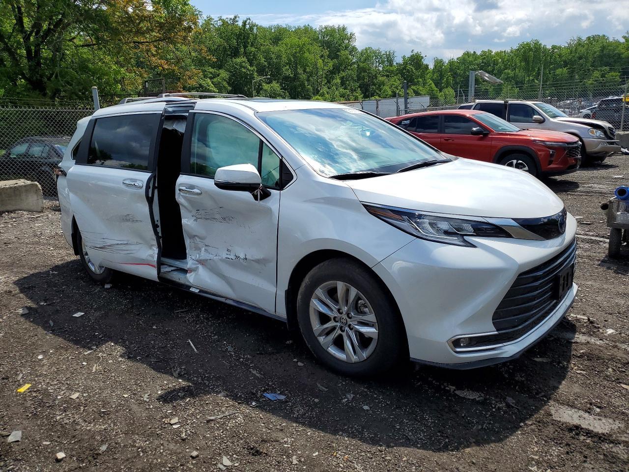 2025 Toyota Sienna Limited 7-Passenger - Фото 4