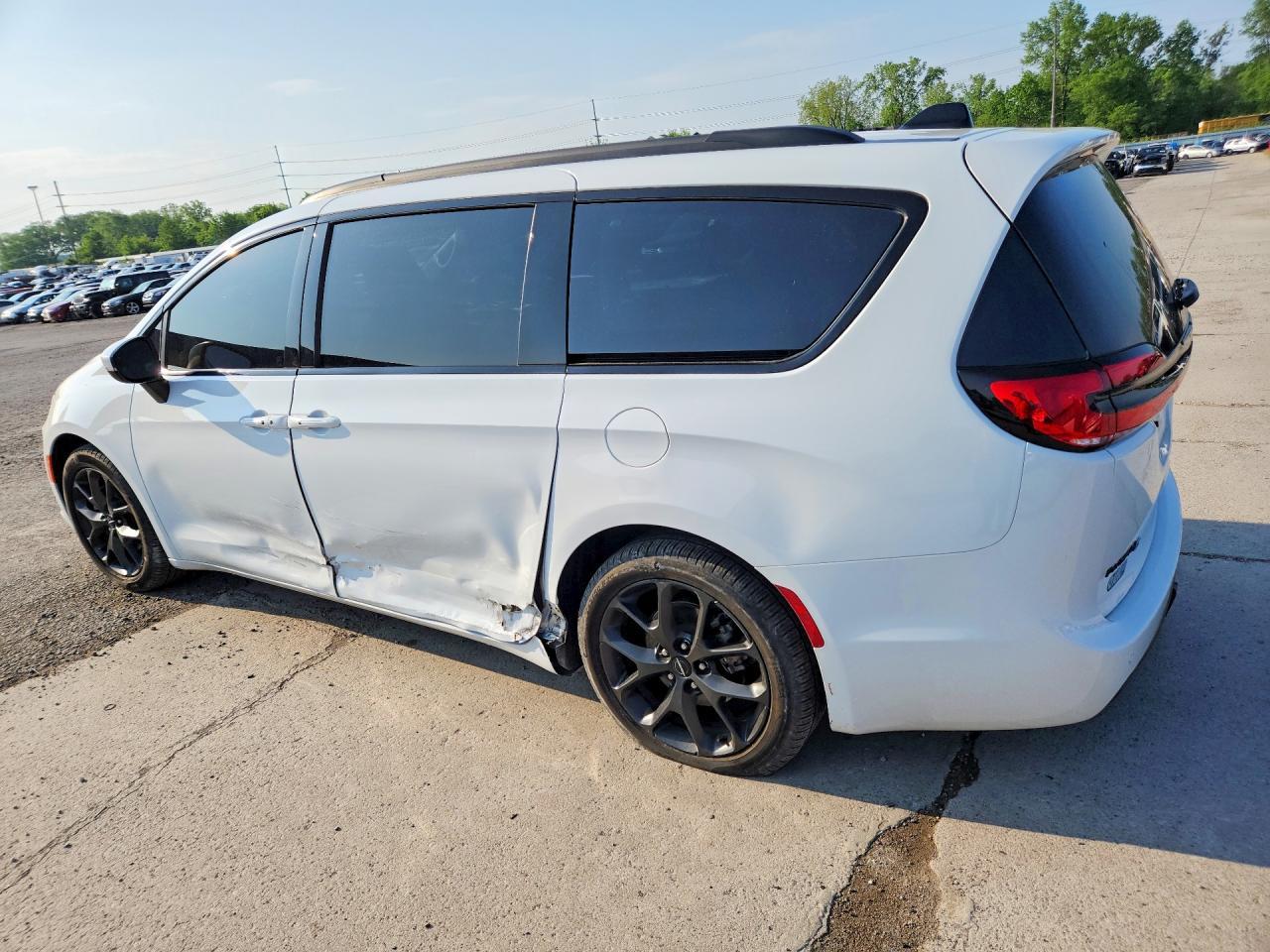 2023 Chrysler Pacifica Touring L - Image 2