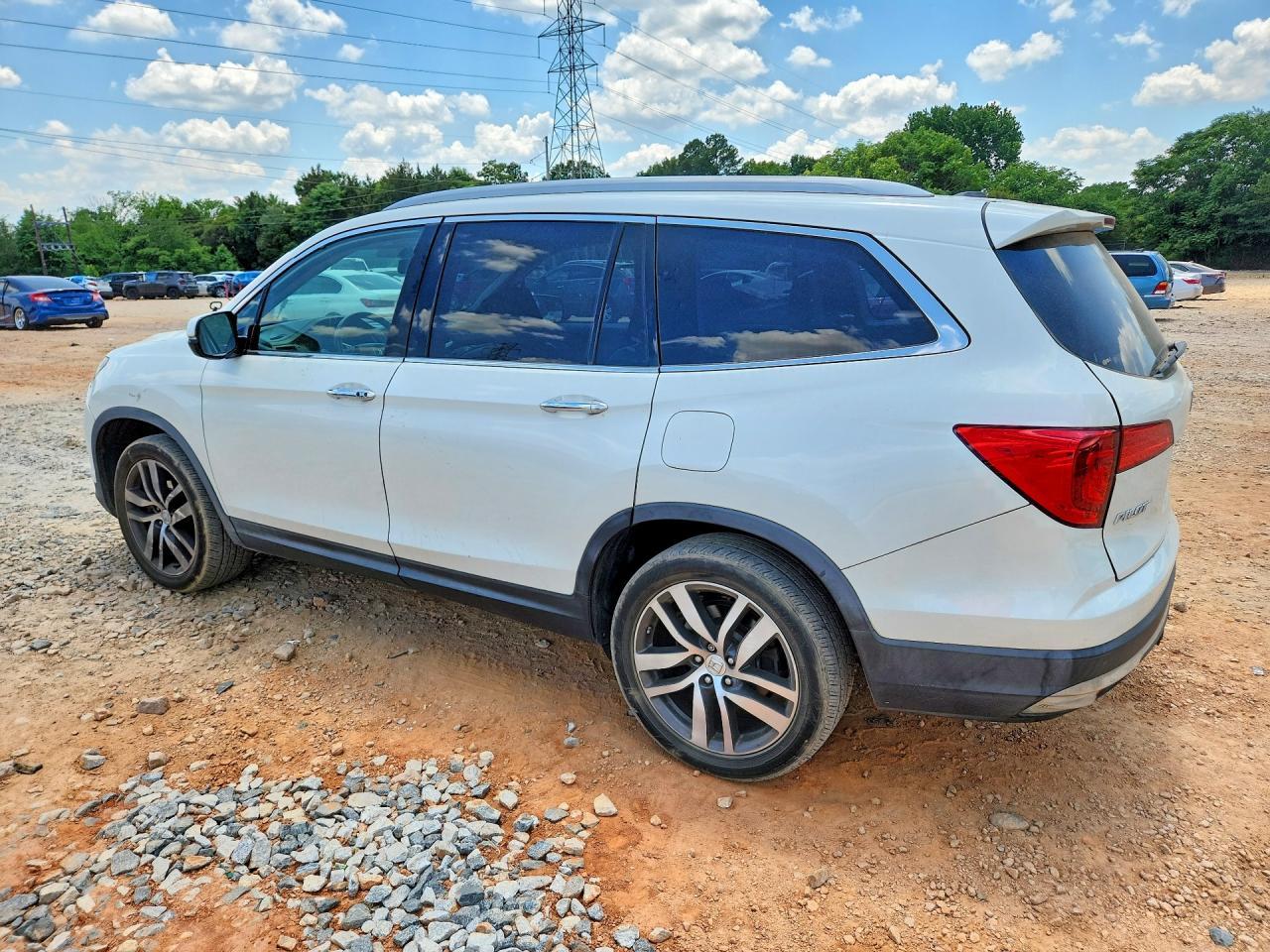 2016 Honda Pilot Touring - Image 2