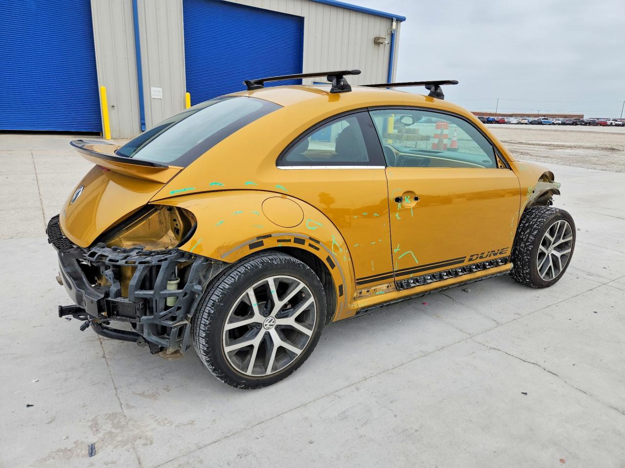 2016 Volkswagen Beetle Dune - Фото 3