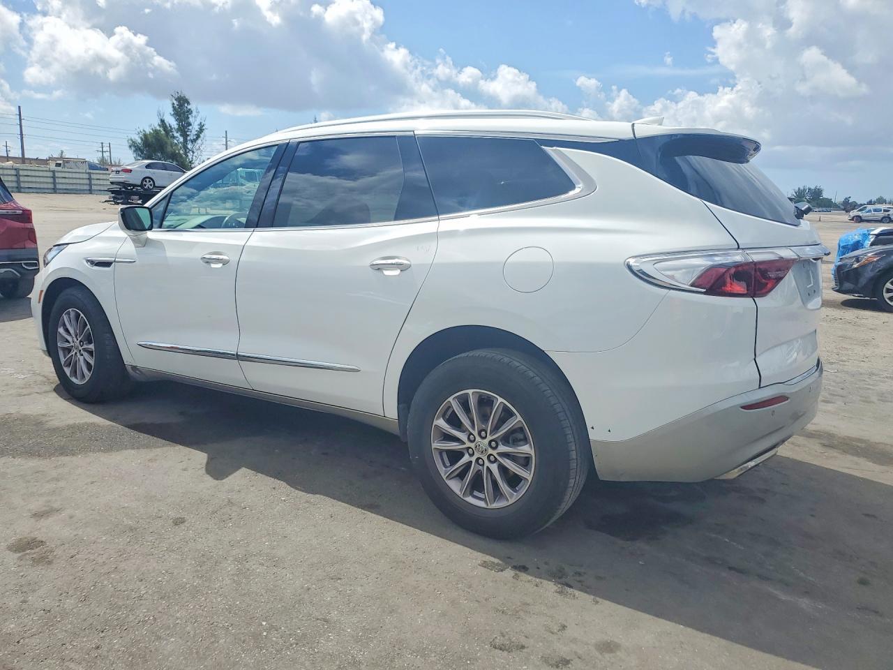 2023 Buick Enclave Essence - Image 2
