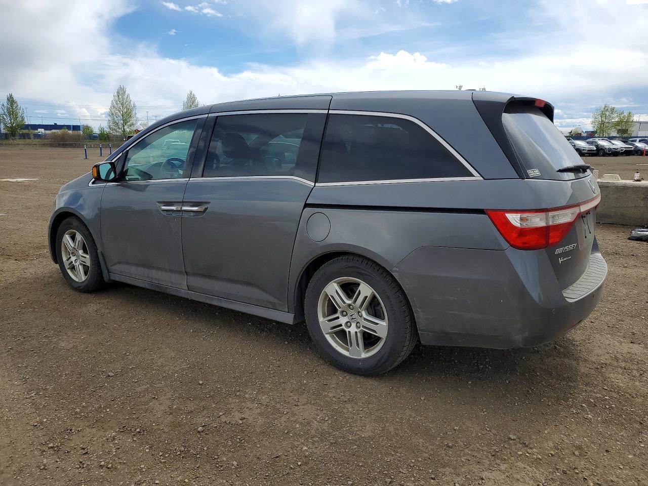 2011 Honda Odyssey Touring - Фото 2