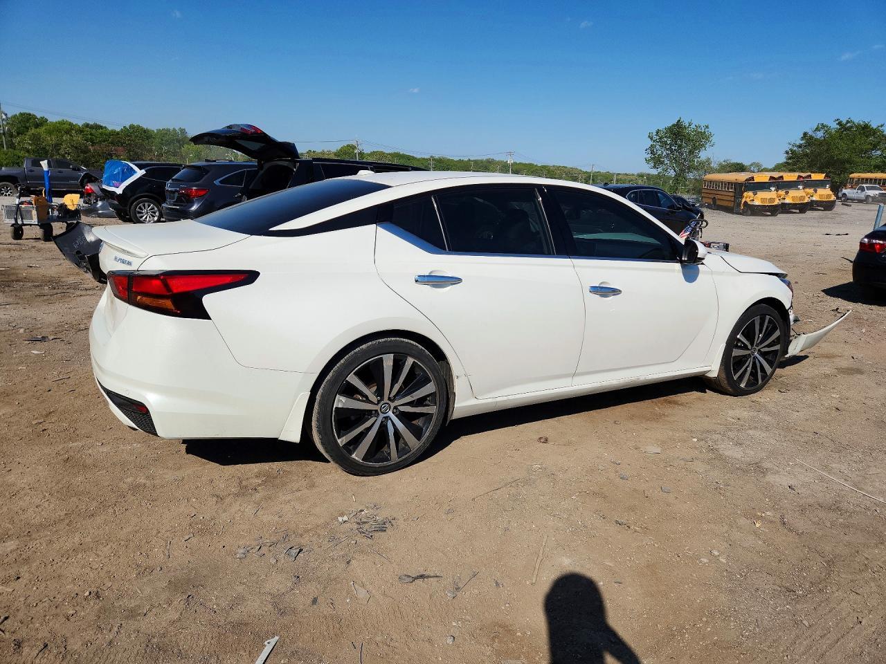 2020 Nissan Altima Platinum - Image 3
