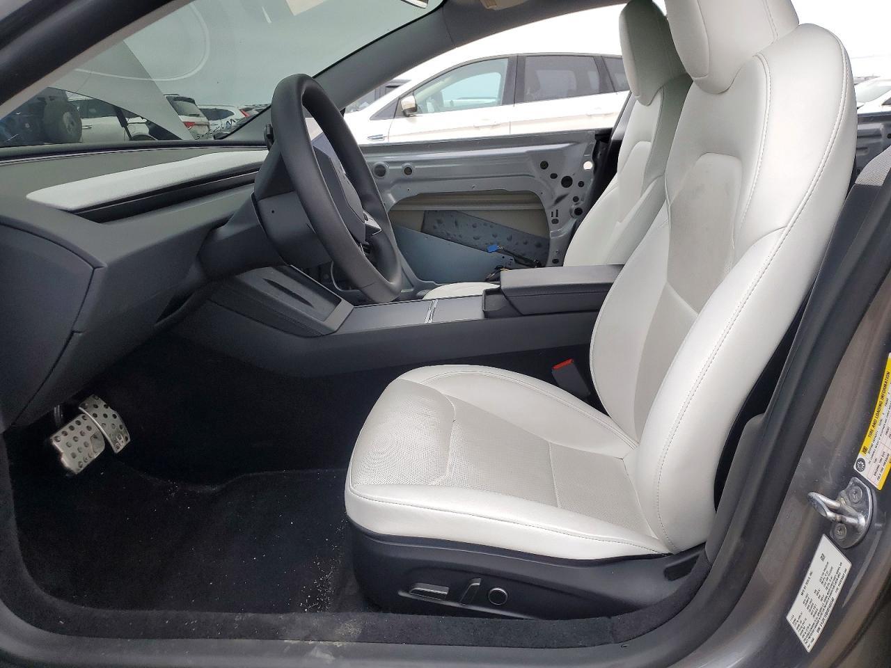 2025 Tesla Model 3 - Фото 7