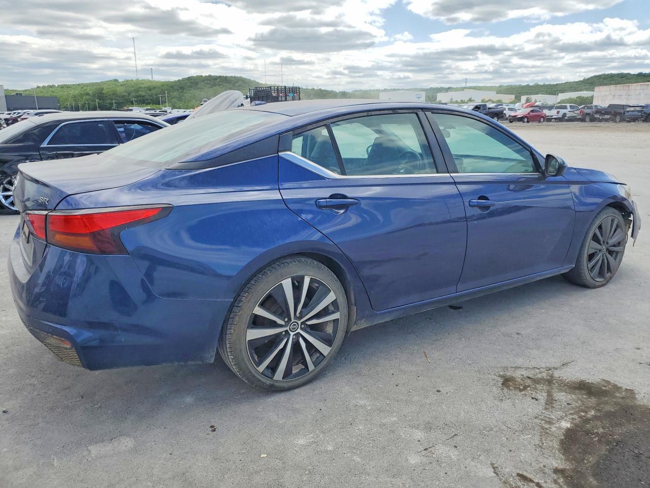 2020 Nissan Altima Sr - Фото 3