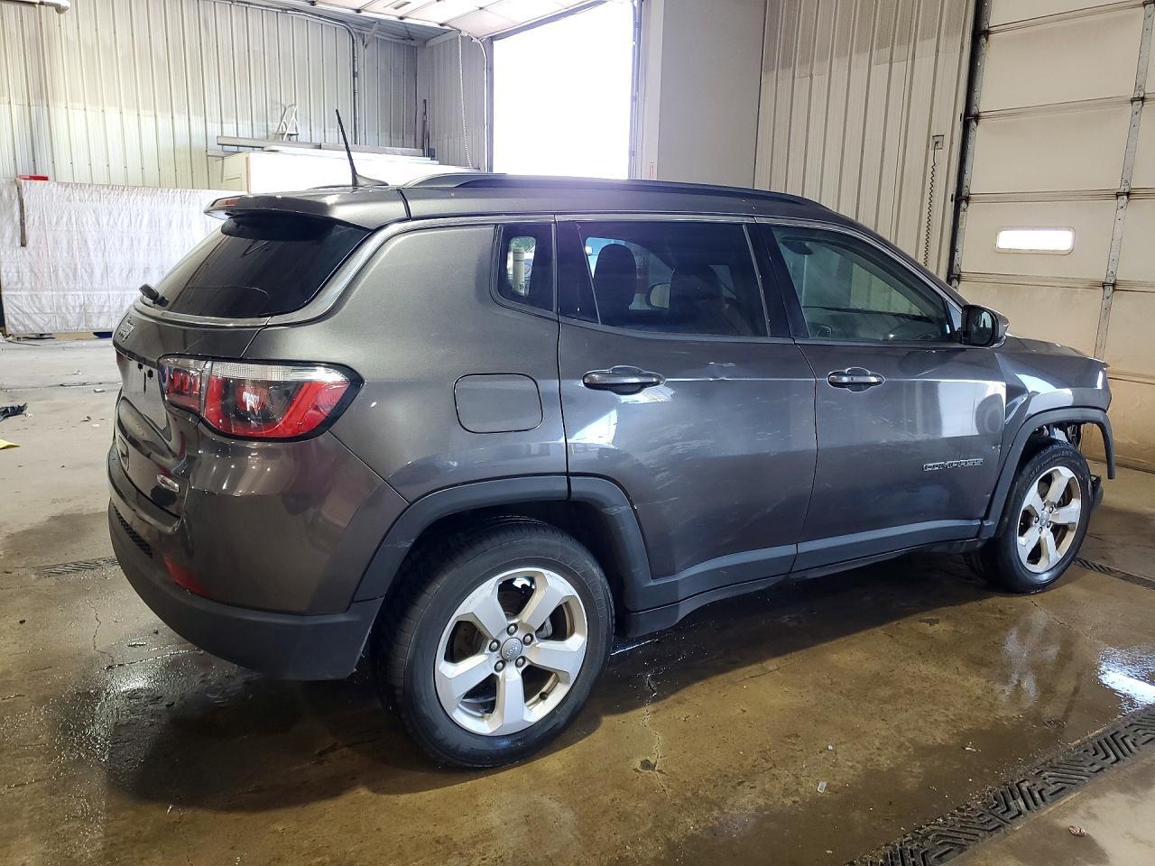 2019 Jeep Compass Latitude - Image 3