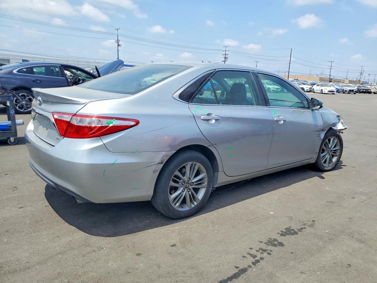 2017 Toyota Camry Se - Фото 3