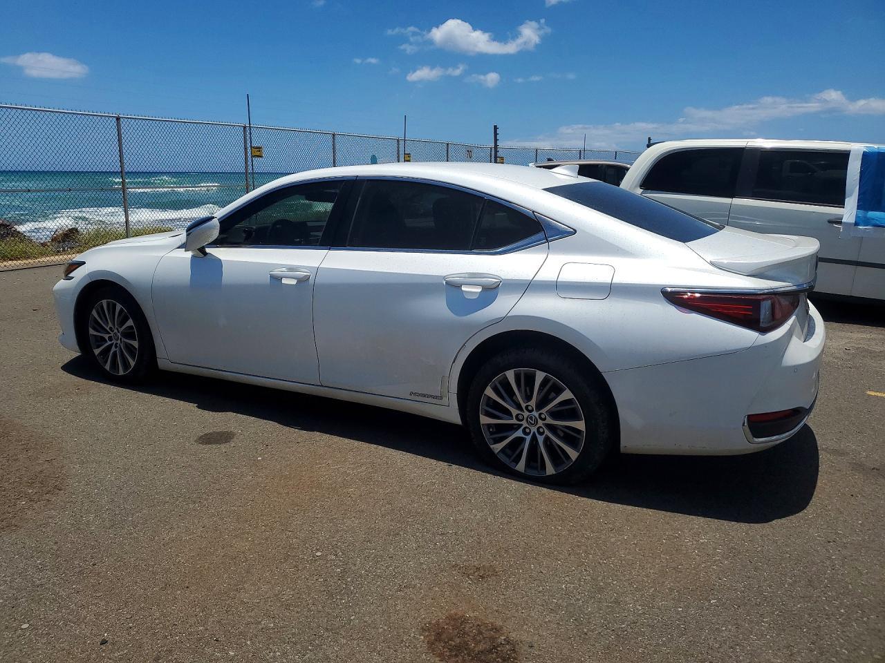 2019 Lexus Es 300H - Image 2