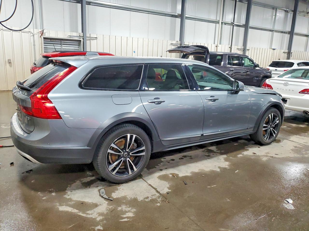 2019 Volvo V90 Cross Country T5 Momentum - Фото 3