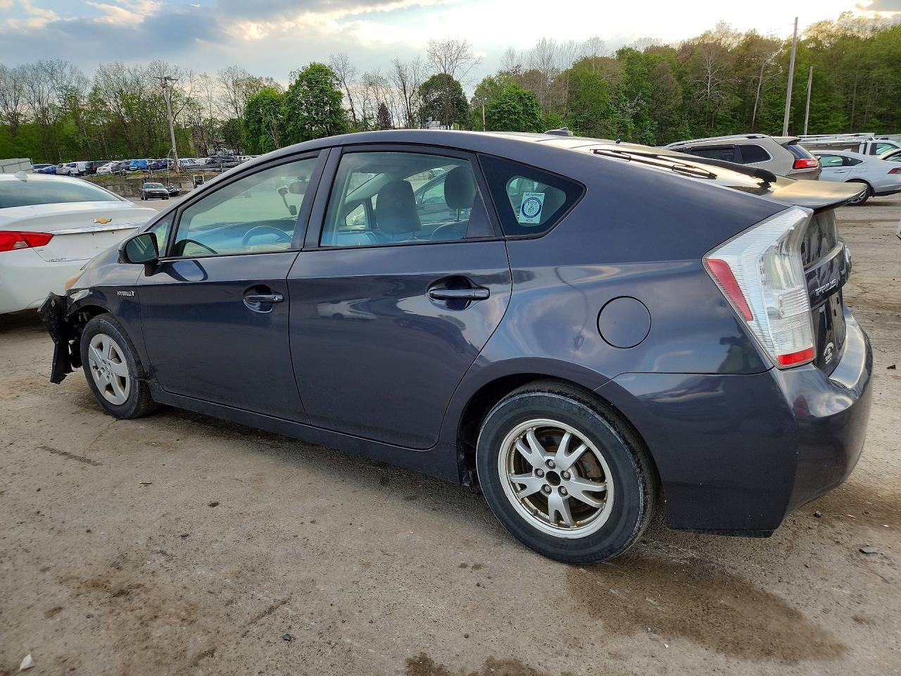 2011 Toyota Prius Three - Фото 2