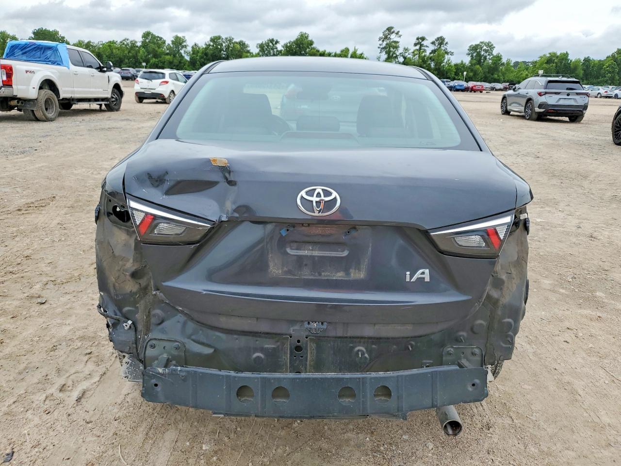 2017 Toyota Yaris Ia Base - Image 6