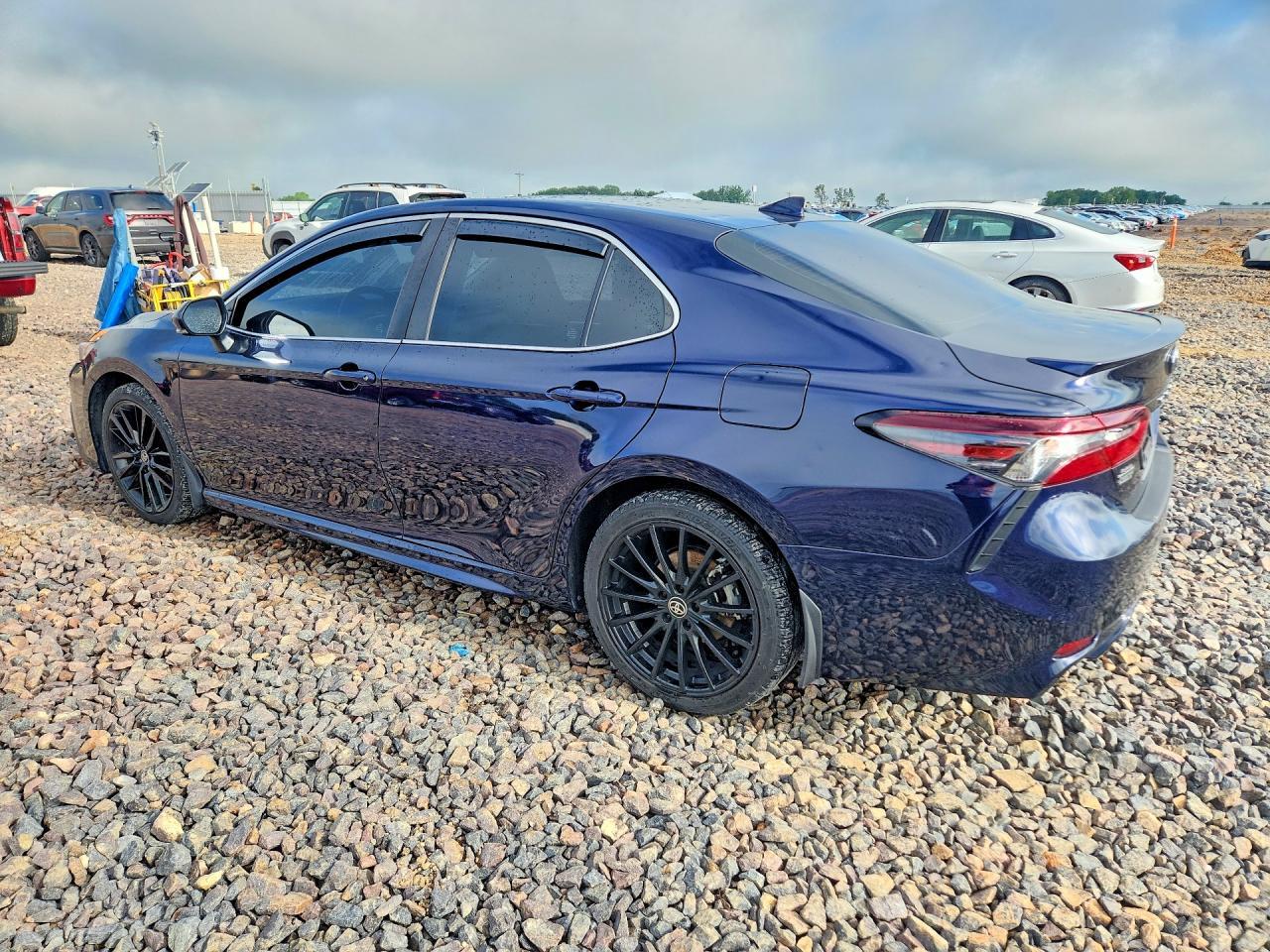 2022 Toyota Camry Se - Фото 2