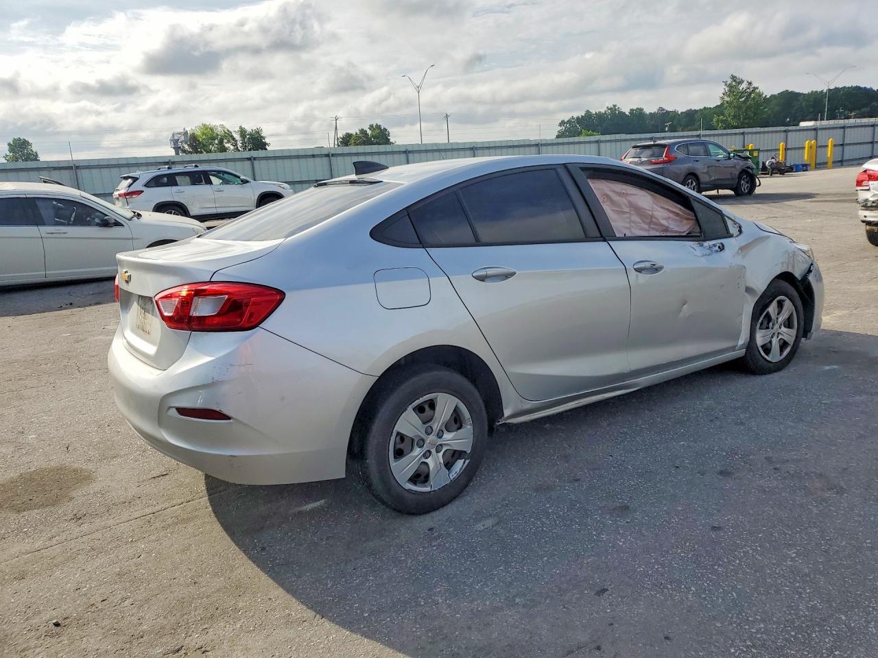2017 Chevrolet Cruze Ls - Фото 3