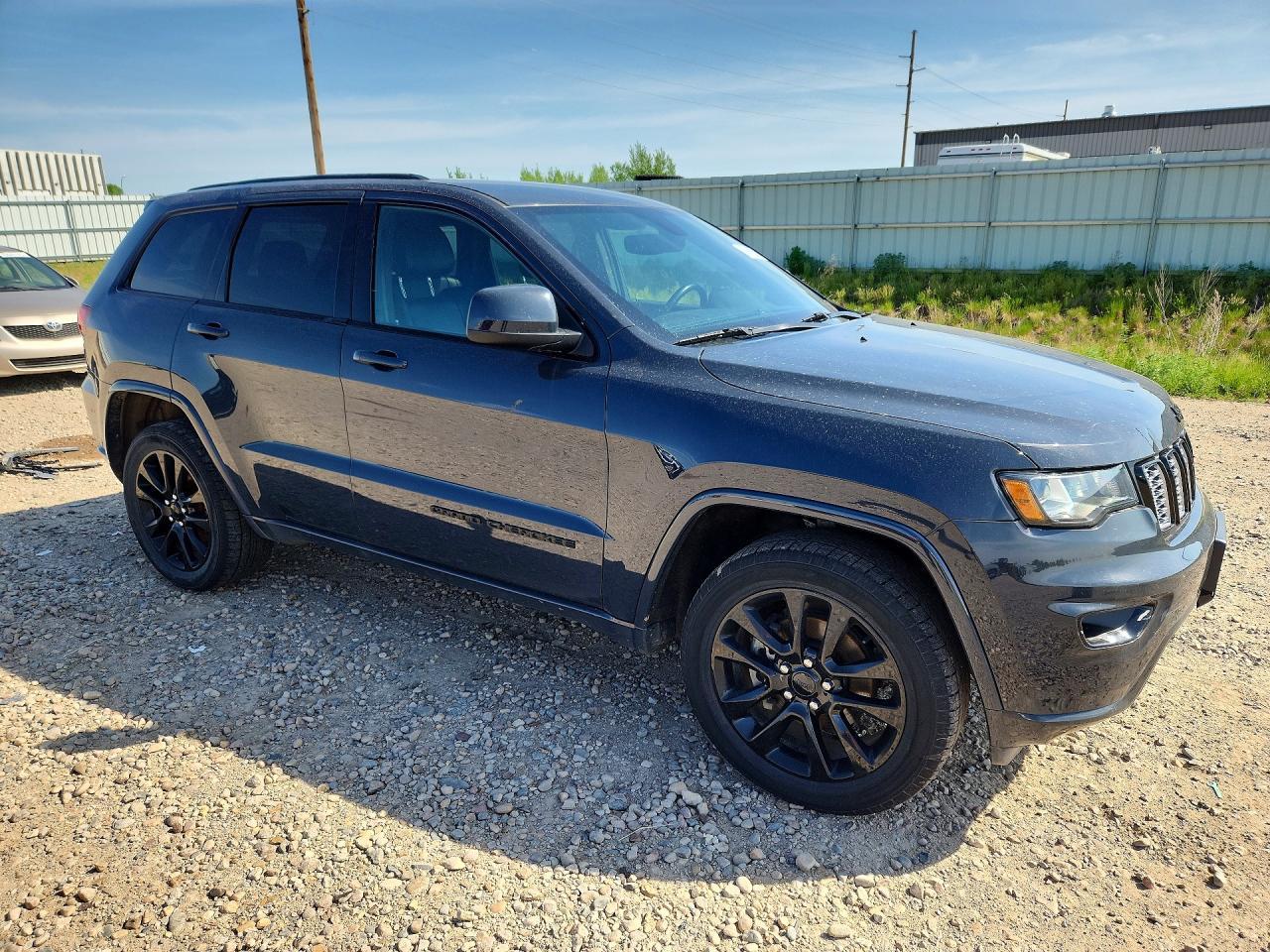 2018 Jeep Grand Cherokee Laredo - Image 4