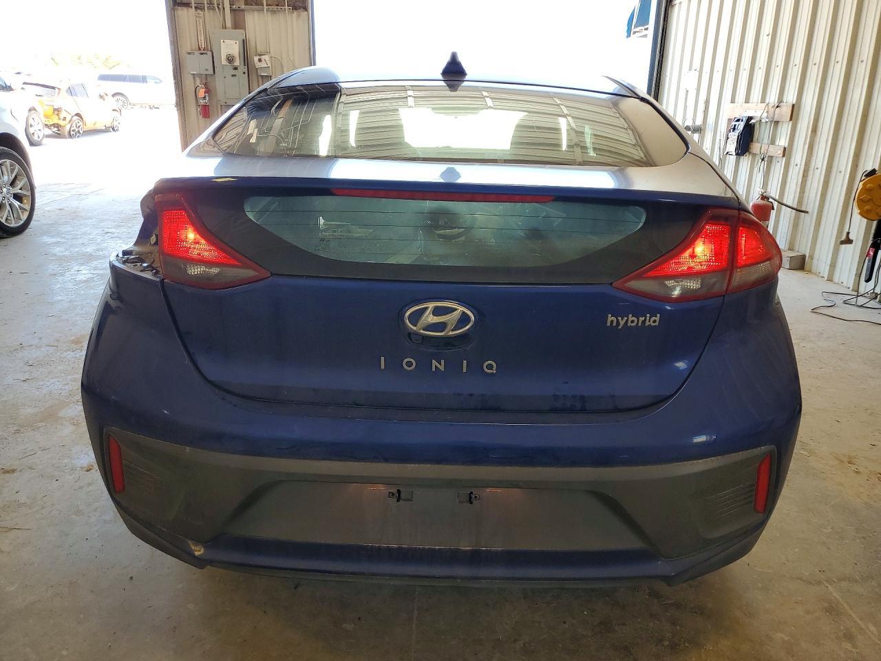 2022 Hyundai Ioniq Se - Image 6