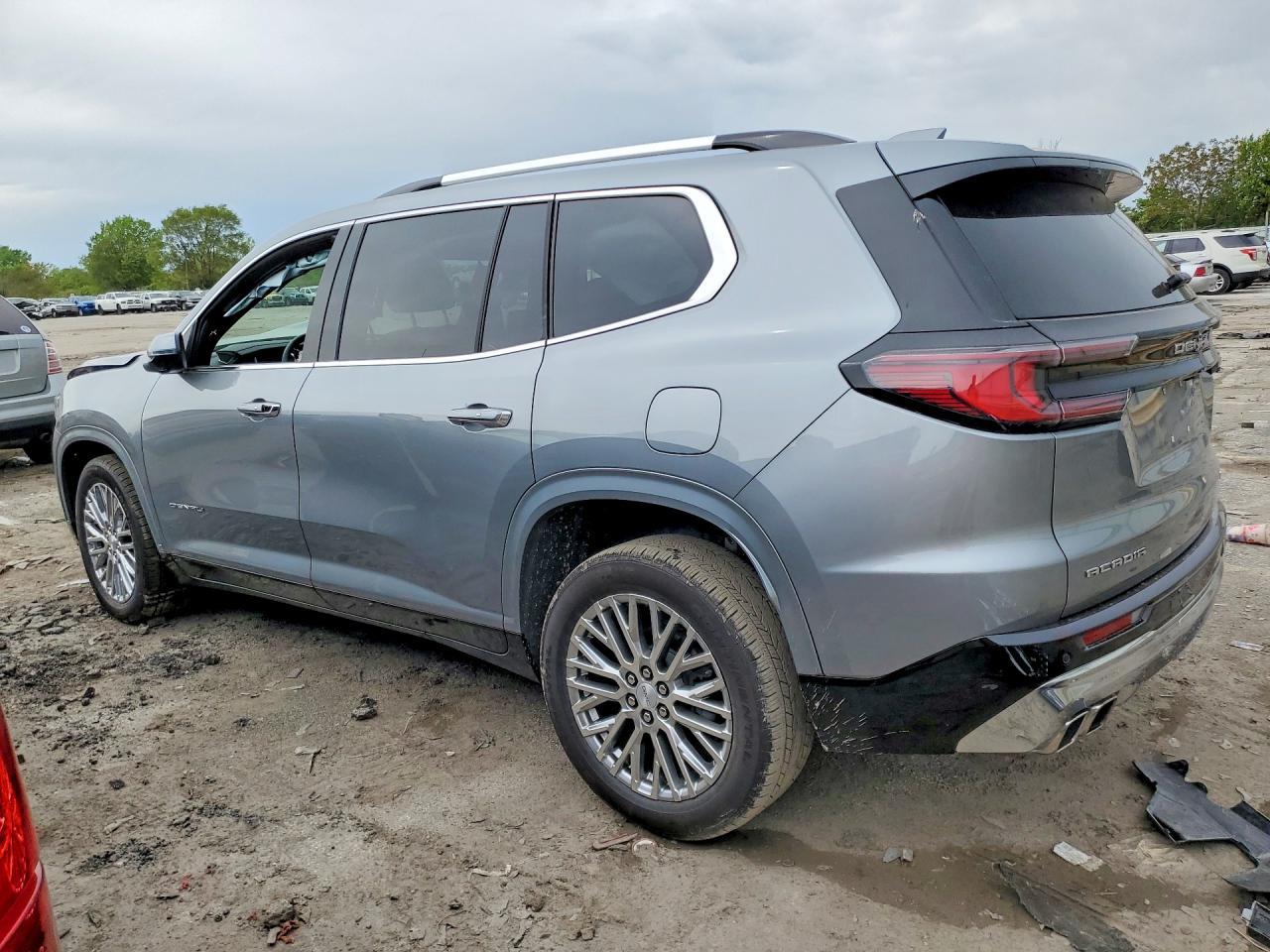 2024 GMC Acadia Denali - Image 2
