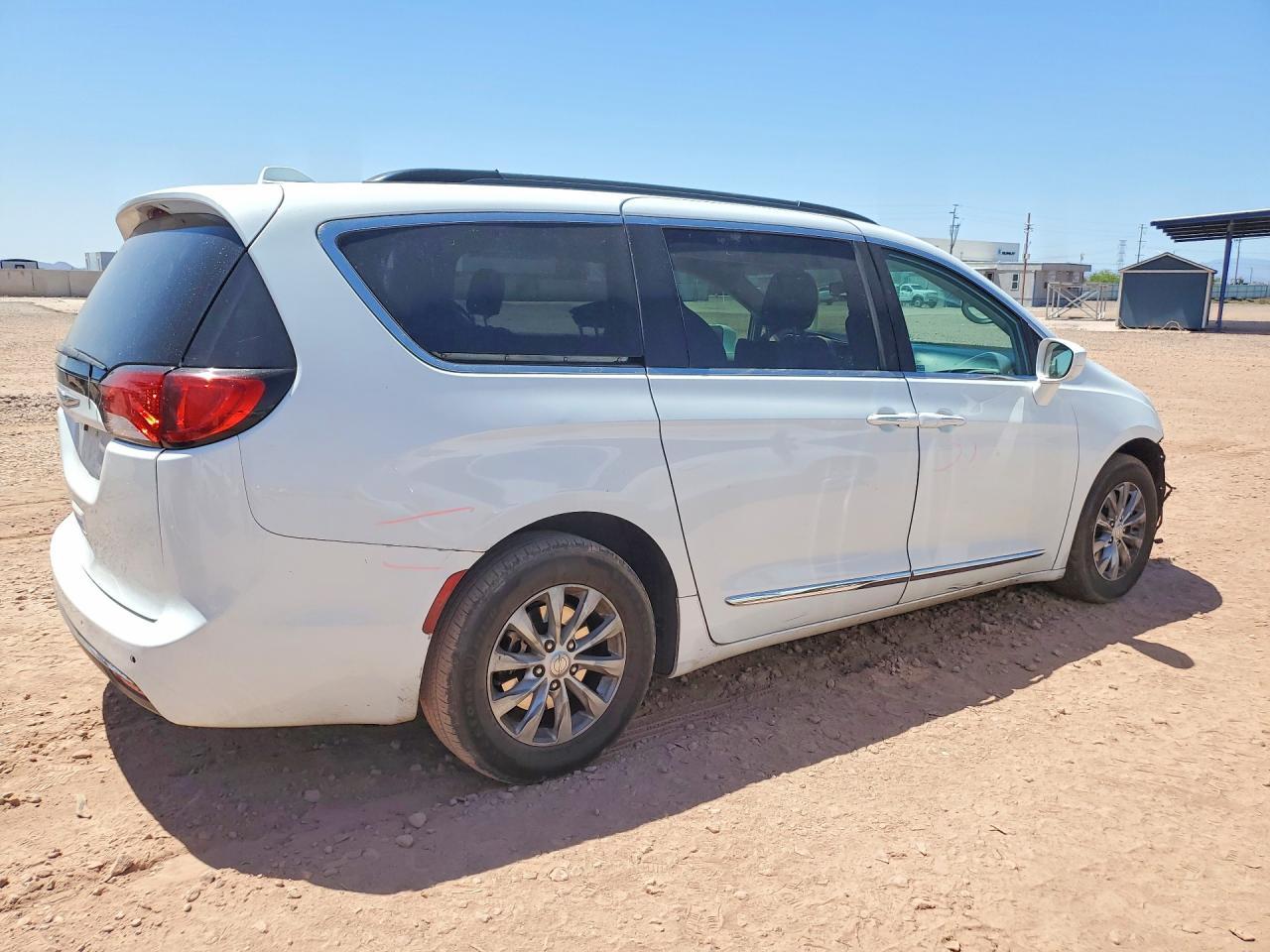 2017 Chrysler Pacifica Touring L - Фото 3