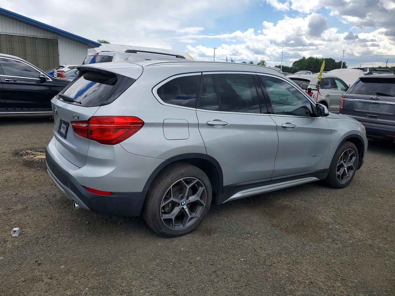2016 BMW X1 xDrive28I - Фото 3