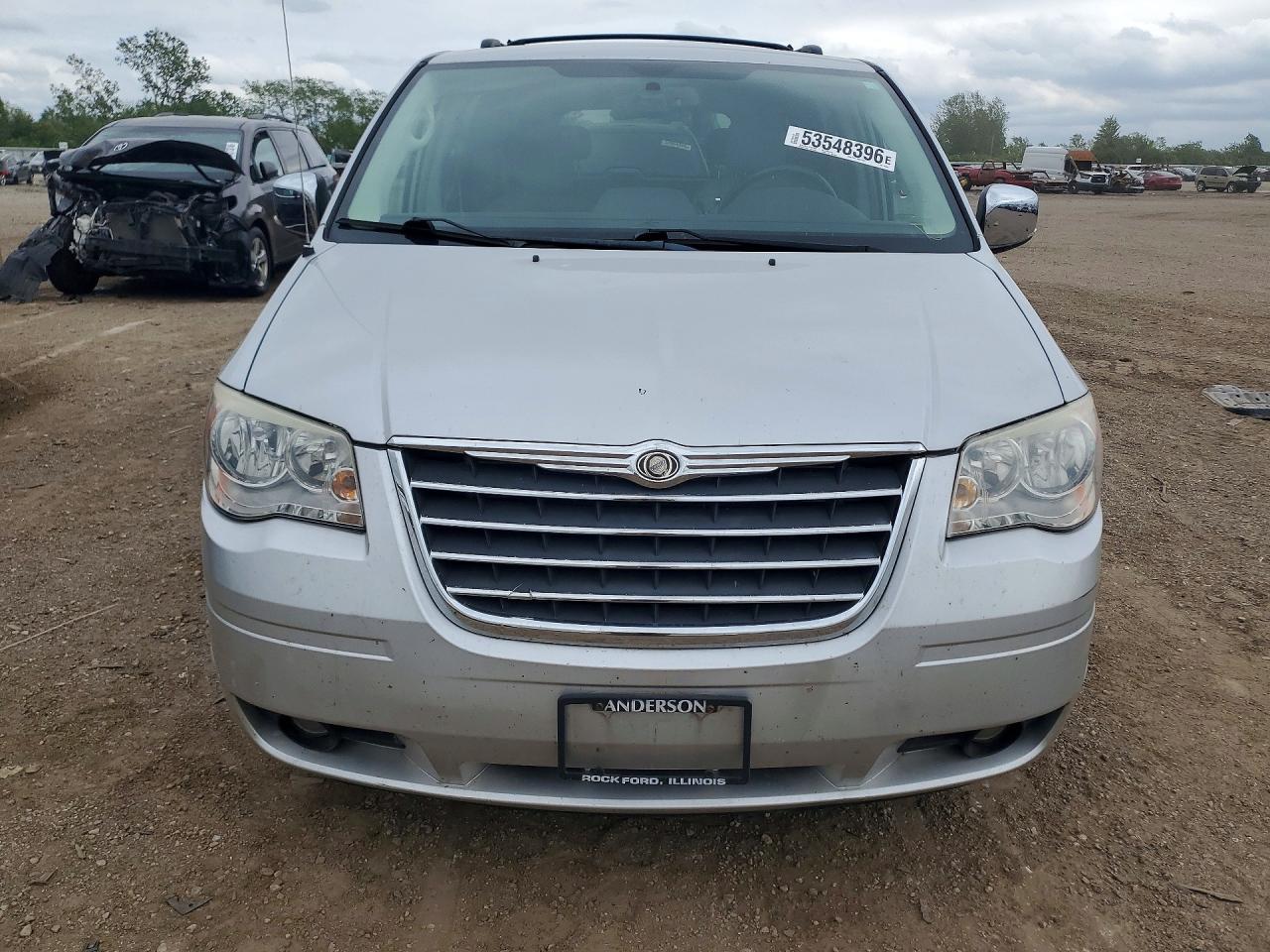 2010 Chrysler Town & Country Touring Plus - Image 5
