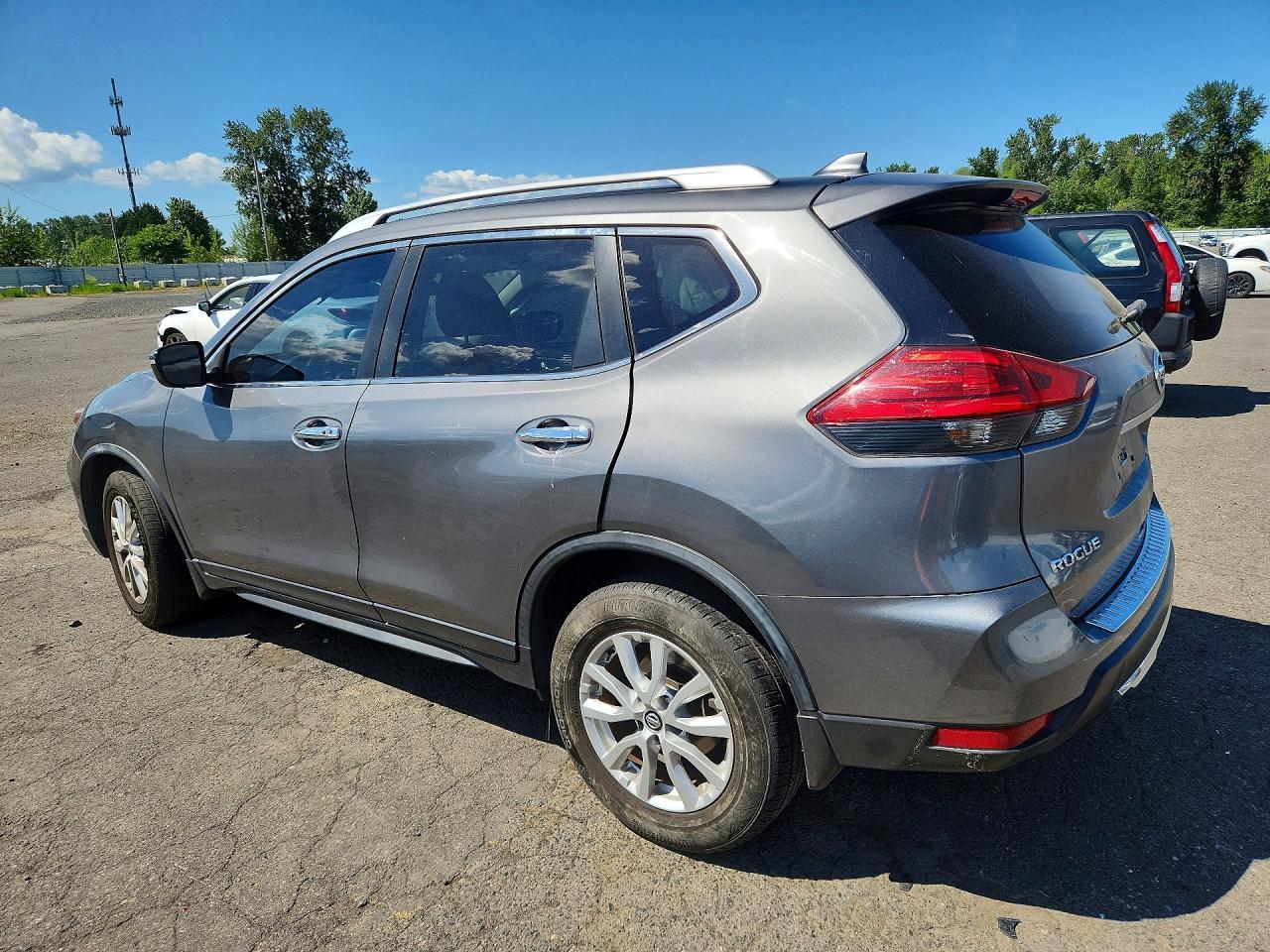 2017 Nissan Rogue Sv - Image 2