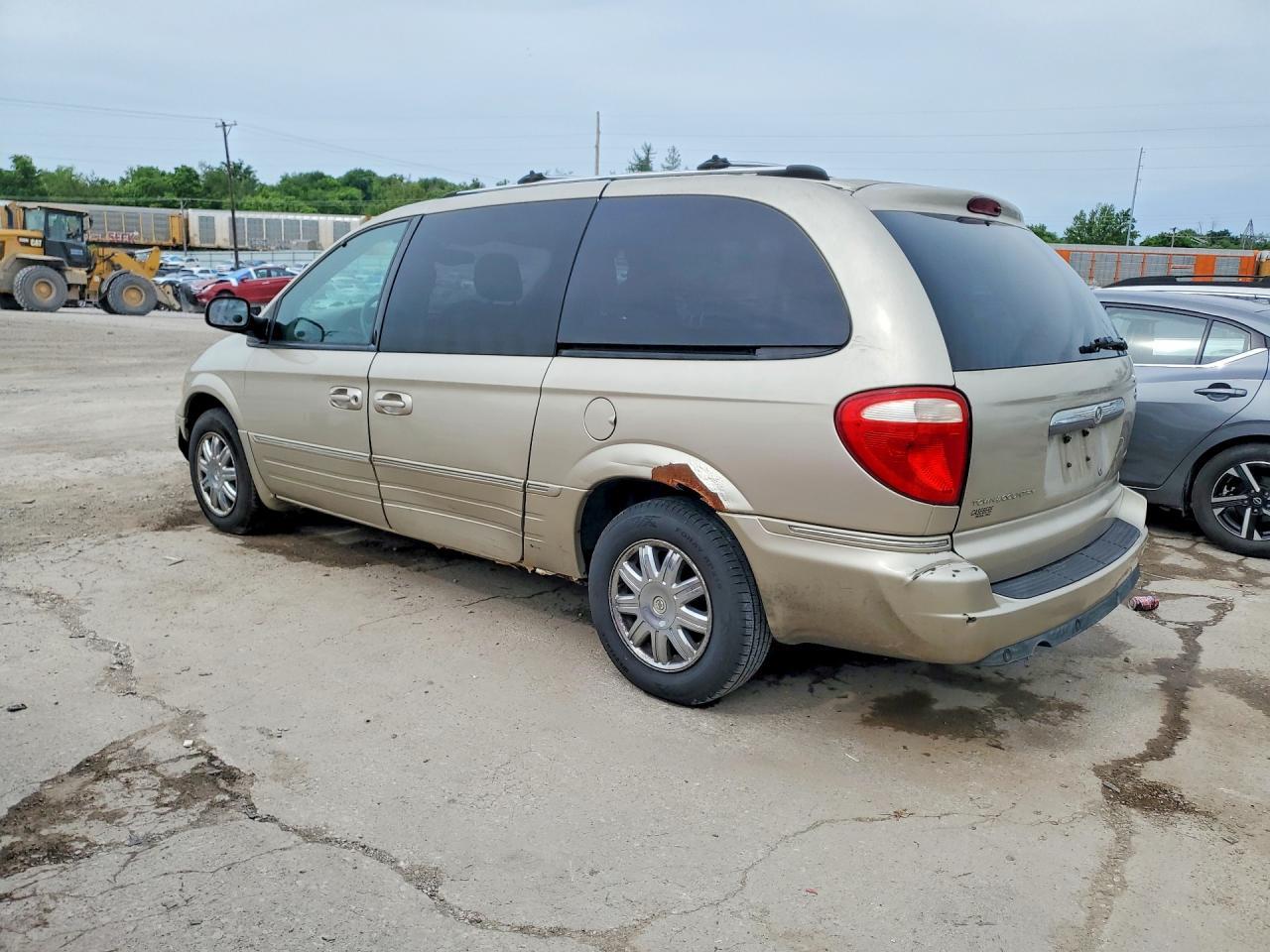 2005 Chrysler Town & Country Limited - Фото 2