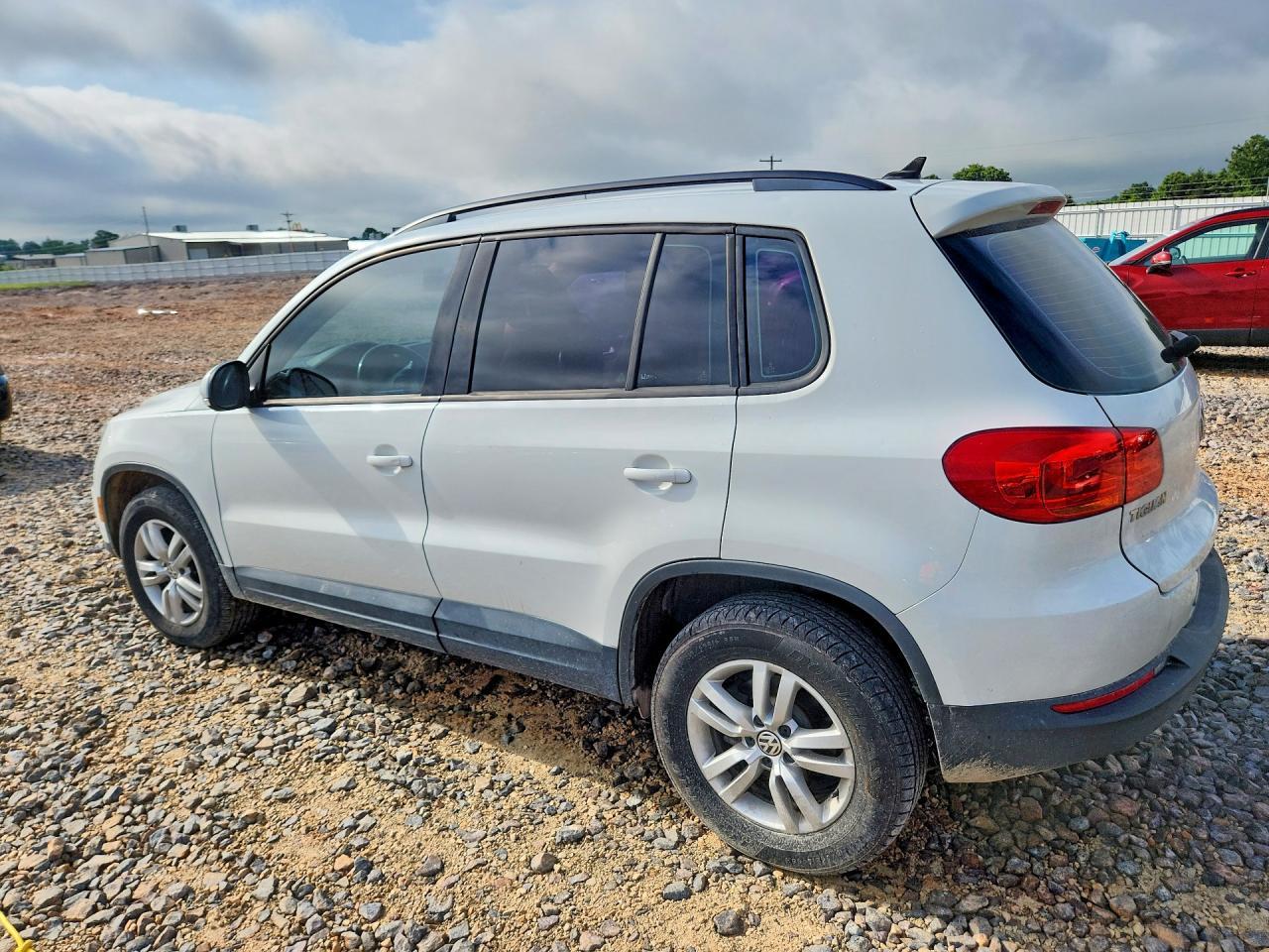 2017 Volkswagen Tiguan S - Фото 2