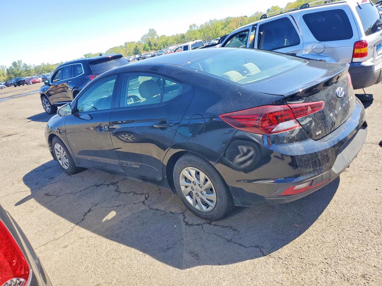 2019 Hyundai Elantra Se - Image 2