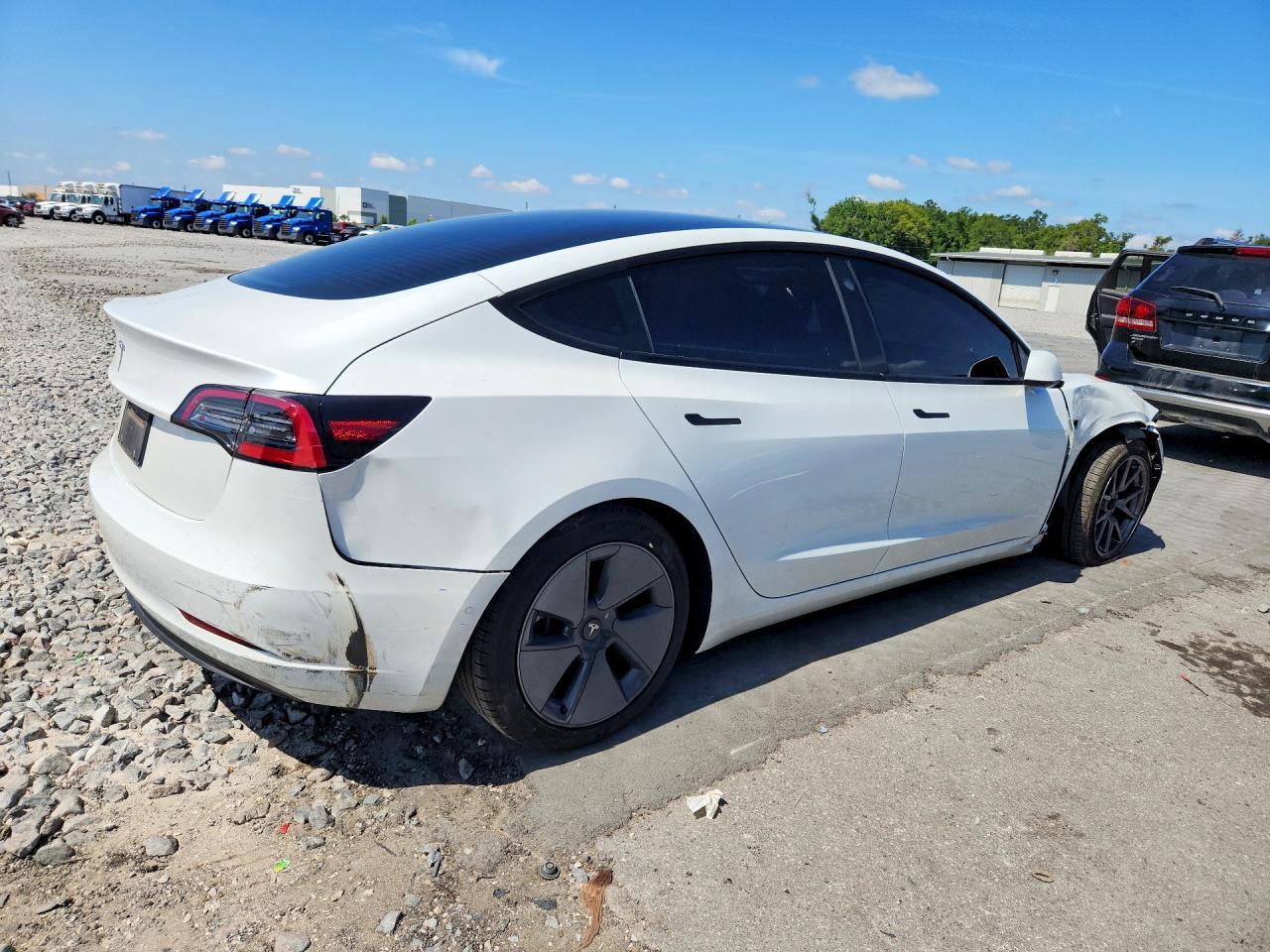 2022 Tesla Model 3 - Image 3