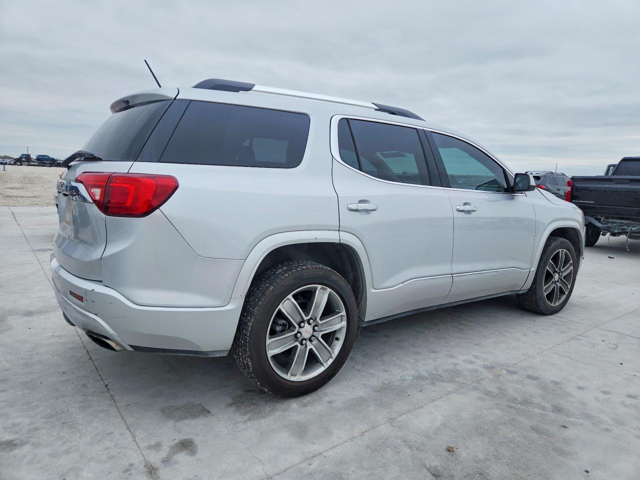 2019 GMC Acadia Denali - Фото 3