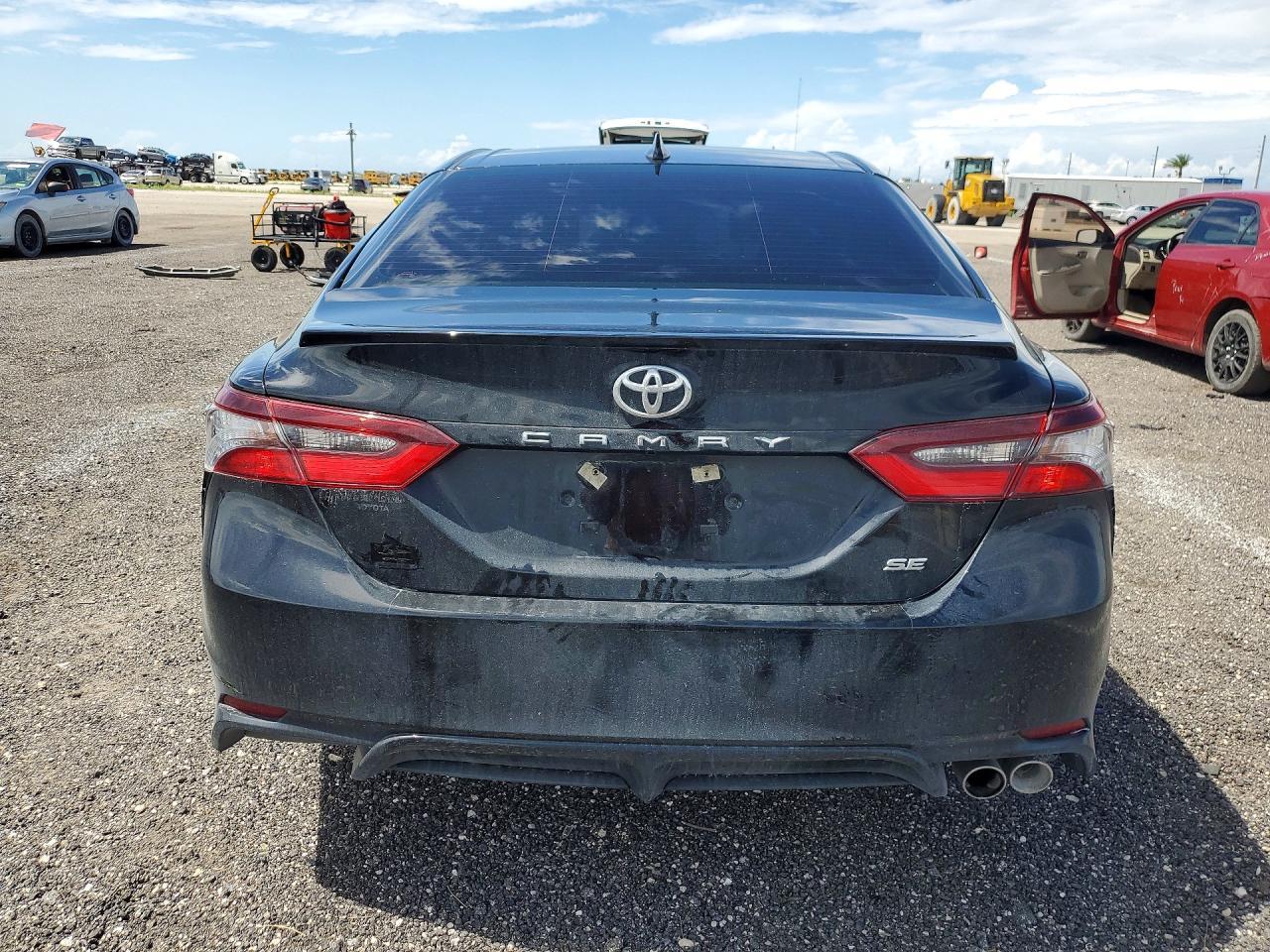 2023 Toyota Camry Se - Image 6