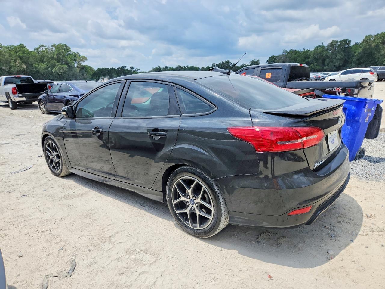 2015 Ford Focus Se - Image 2
