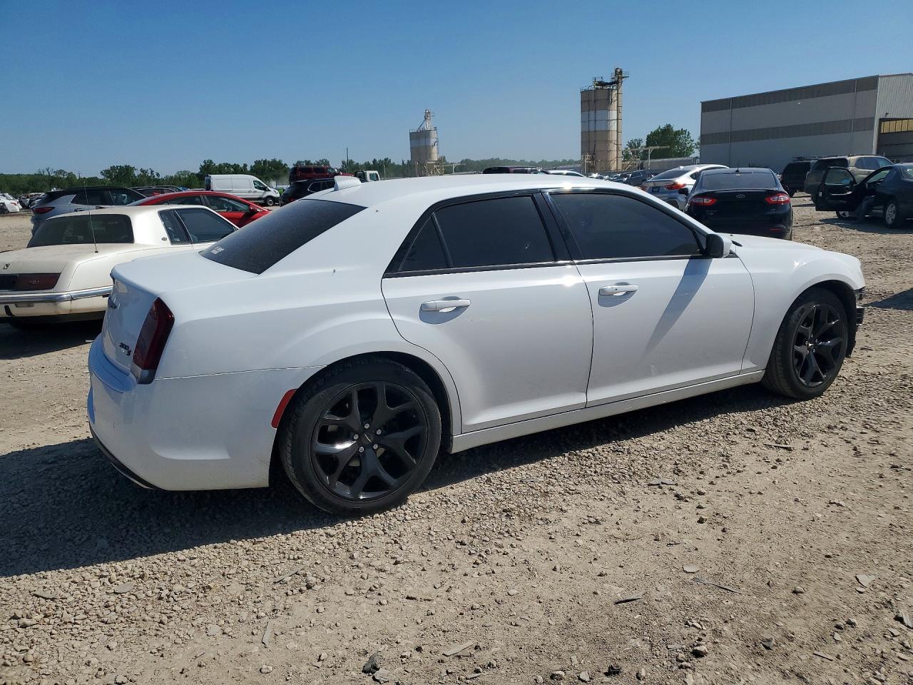 2021 Chrysler 300 S - Фото 3