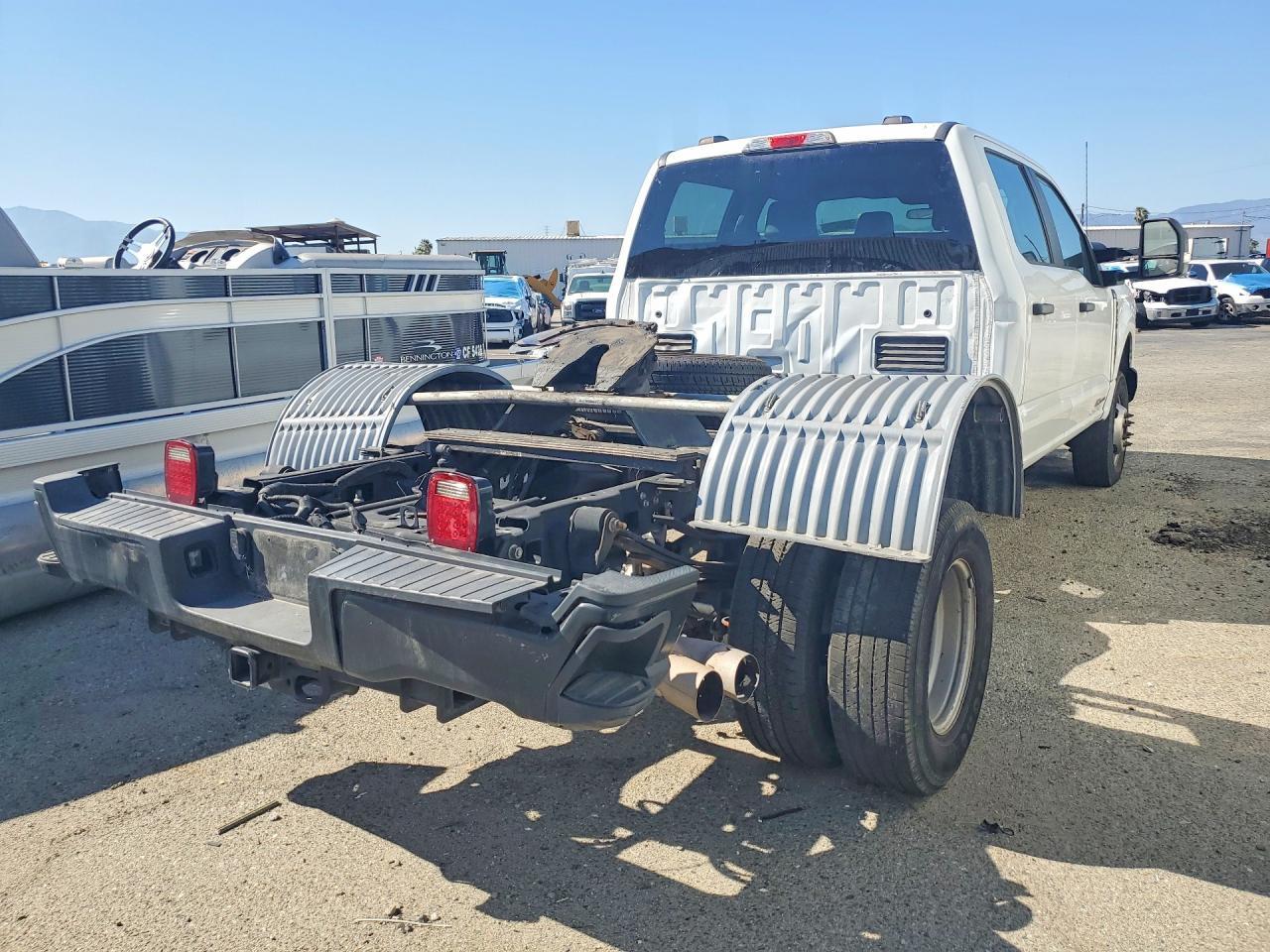 2023 Ford F350 Super Duty - Фото 3