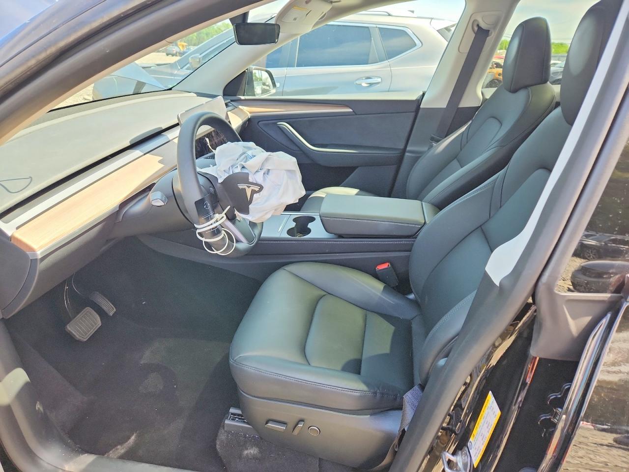 2025 Tesla Model Y - Фото 7