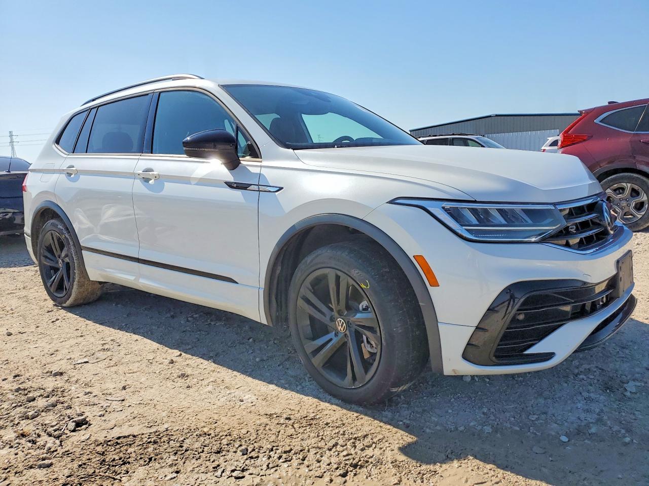 2023 Volkswagen Tiguan Se R-Line Black - Image 4