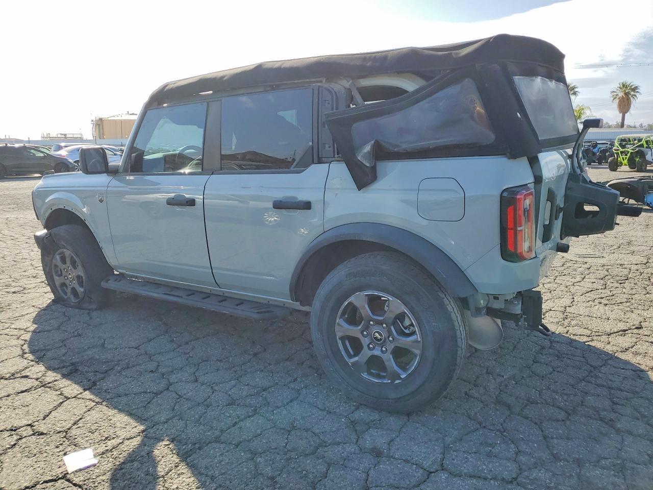 2023 Ford Bronco Base - Image 2