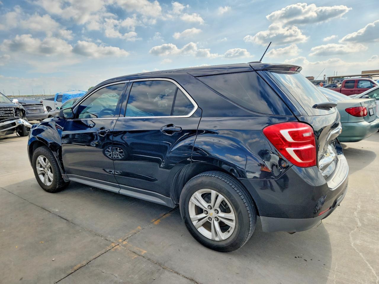 2017 Chevrolet Equinox Ls - Фото 2
