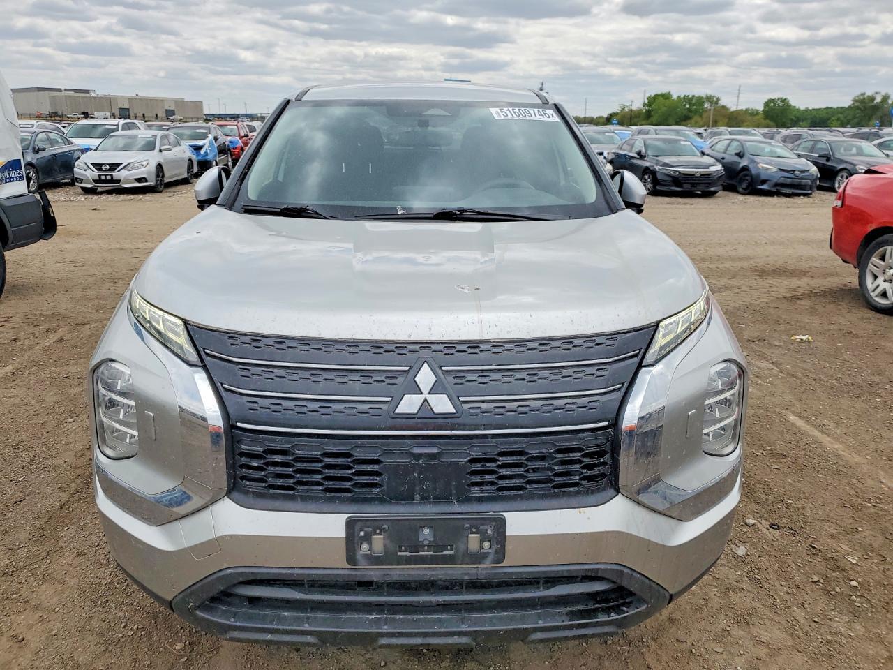 2022 Mitsubishi Outlander Es - Image 5