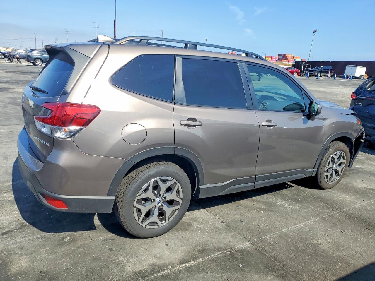 2023 Subaru Forester Premium - Image 3