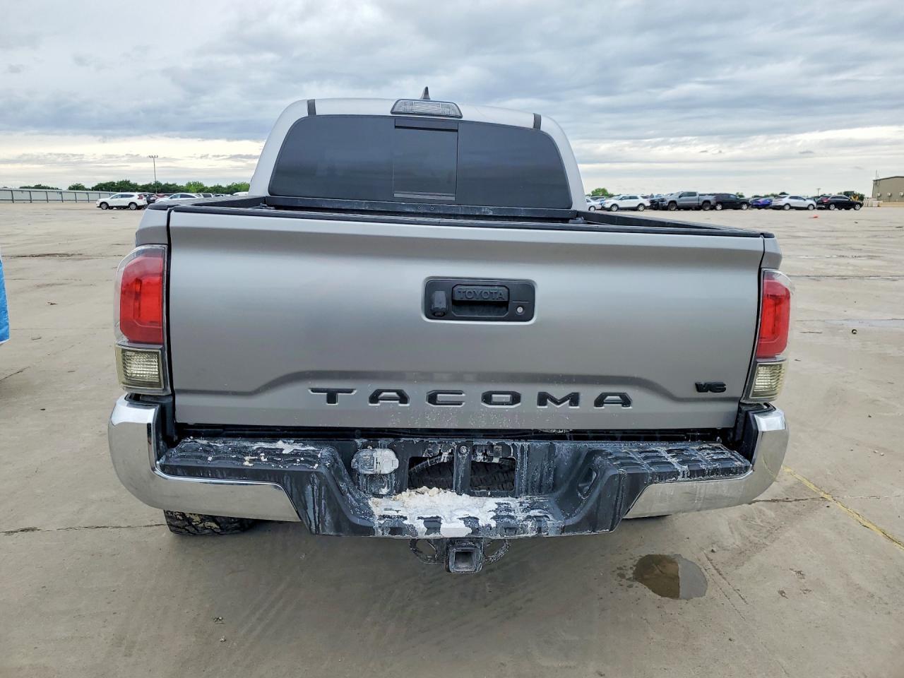 2019 Toyota Tacoma - Image 6