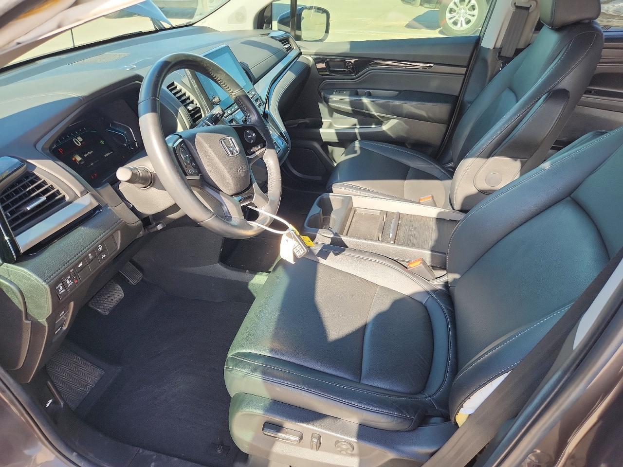 2022 Honda Odyssey Touring - Image 7