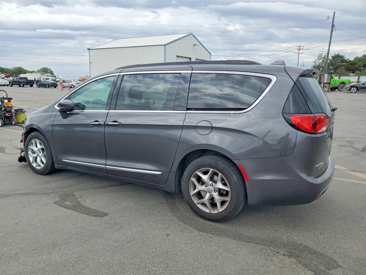 2017 Chrysler Pacifica - Image 2