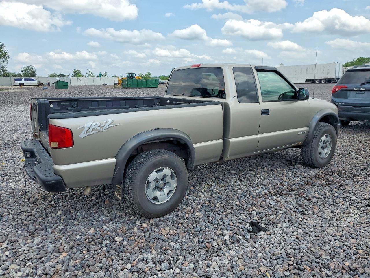 2003 Chevrolet S Truck S10 - Фото 3