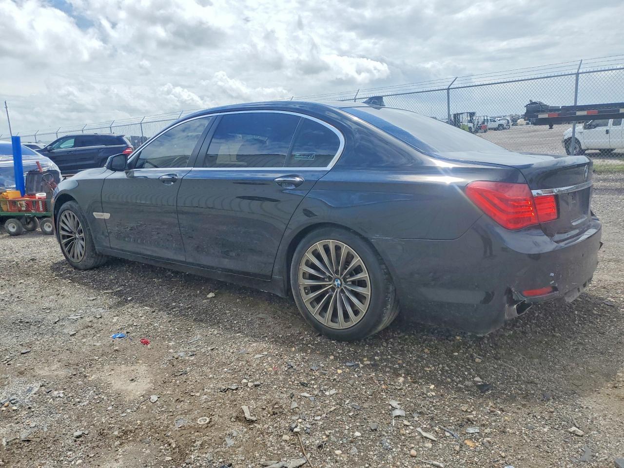 2011 BMW 750 Li - Фото 2