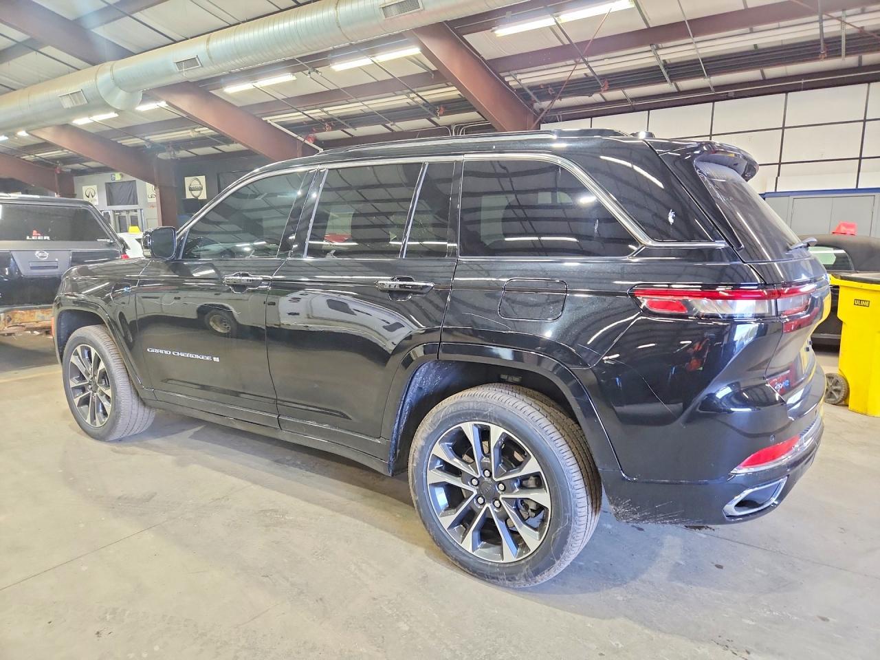 2024 Jeep Grand Cherokee Overland 4Xe - Фото 2