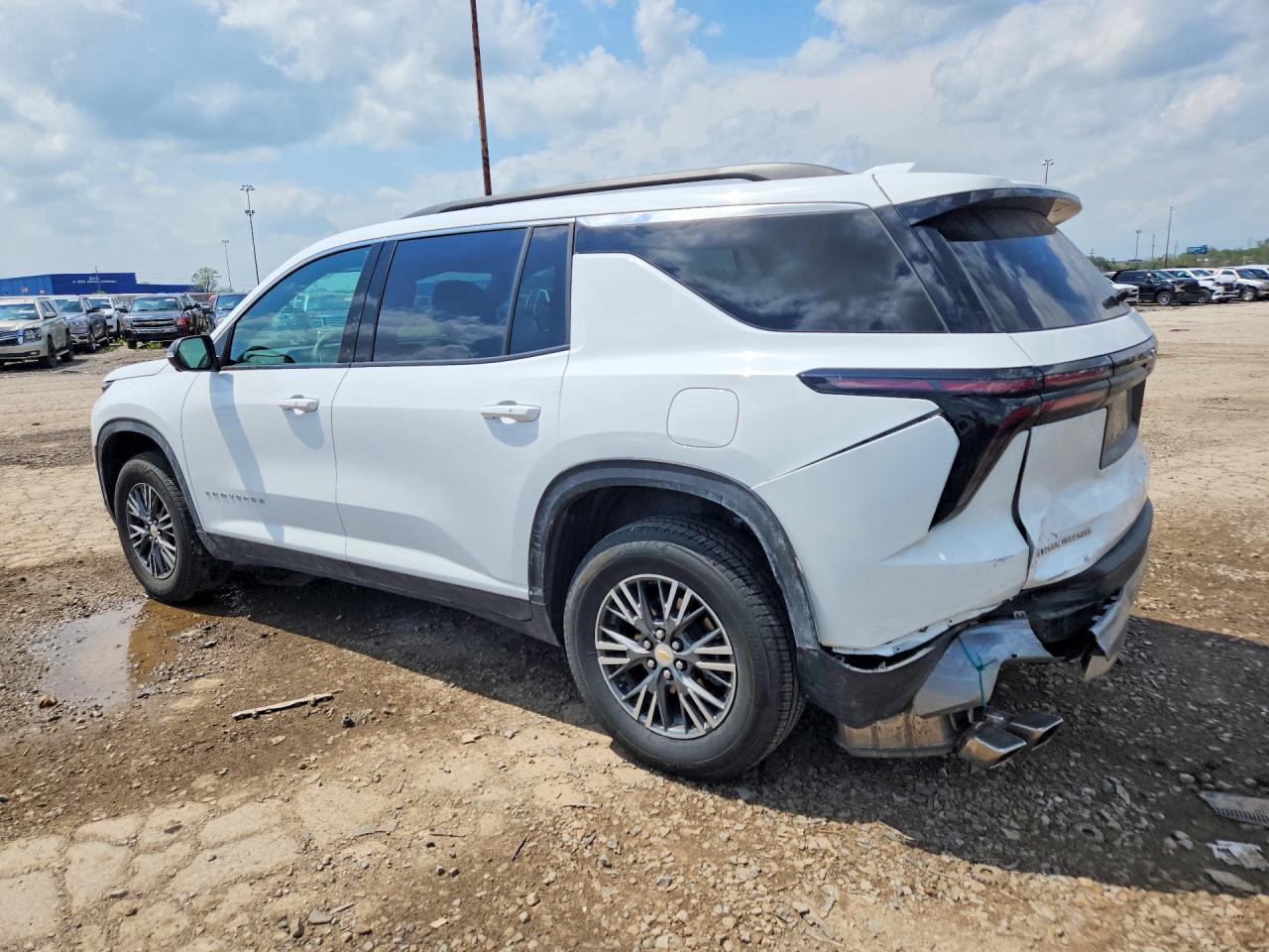 2024 Chevrolet Traverse Lt - Фото 2