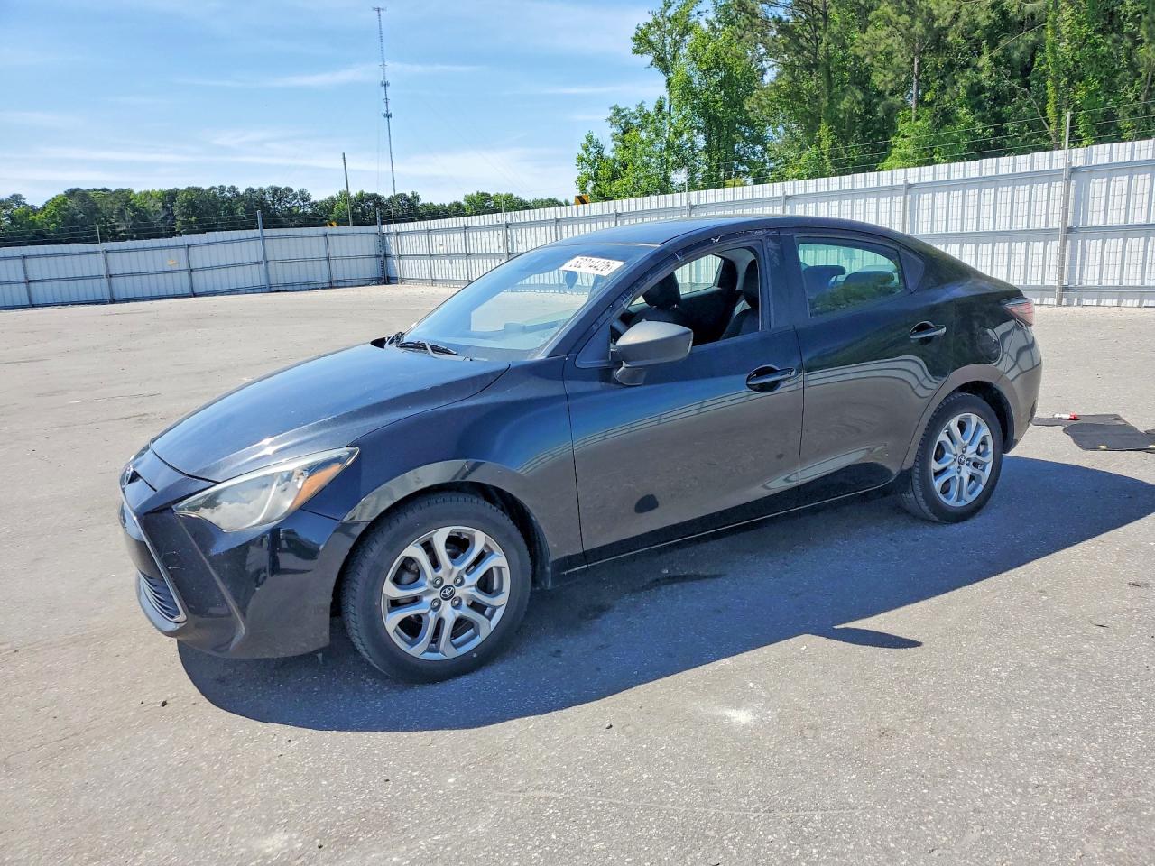 2017 Toyota Yaris Ia Base